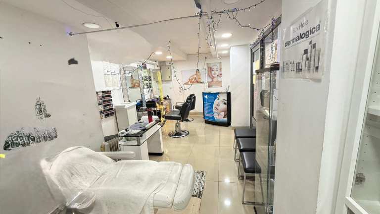 BEAUTY BROWS AND BARBER SHOP FOR SALE 