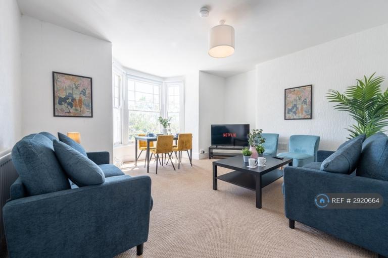 4 bedroom flat in Palmyra Place, Newport, NP20 (4 bed) (#2920664)