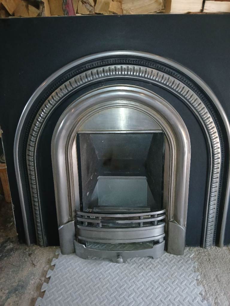 Cast iron fire insert