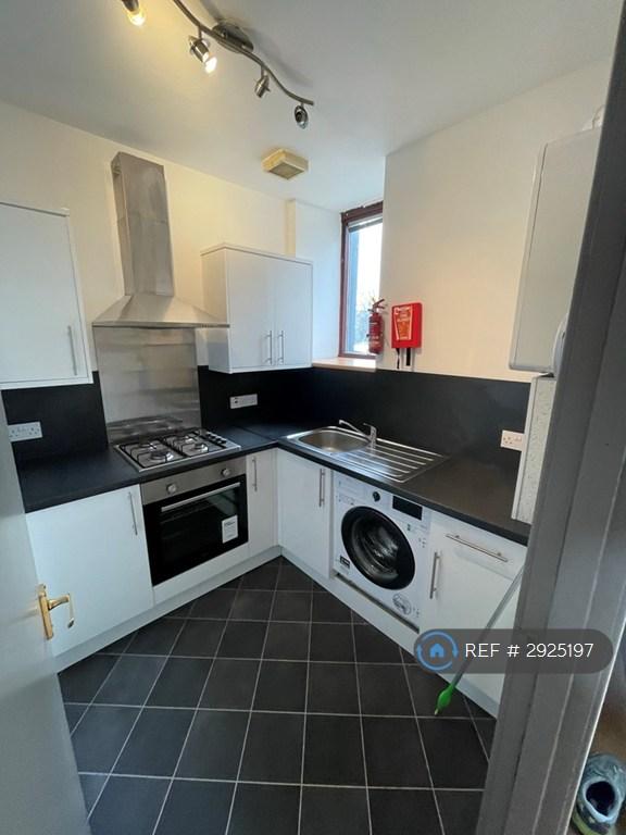 2 bedroom flat in Blackness Road, Dundee, DD2 (2 bed) (#2925197)