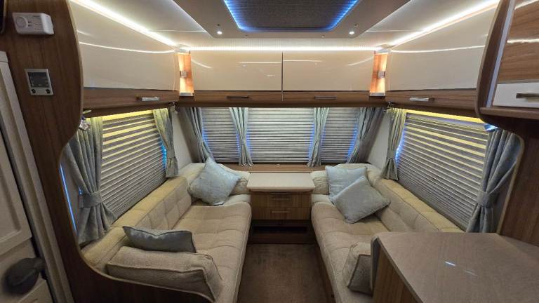 2106 Lunar Clubman Si 4 berth 