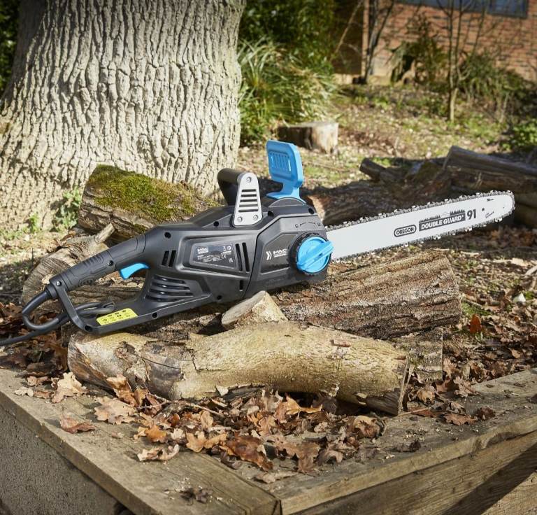 Mac Allister 2200W 220-240V Corded 400mm Chainsaw