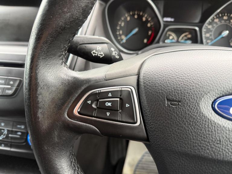2015 Ford Focus 1.0 EcoBoost Zetec 5dr HATCHBACK PETROL Manual