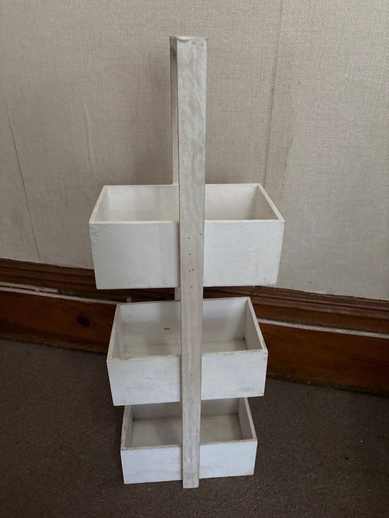 A white three bathroom bathroom unit
