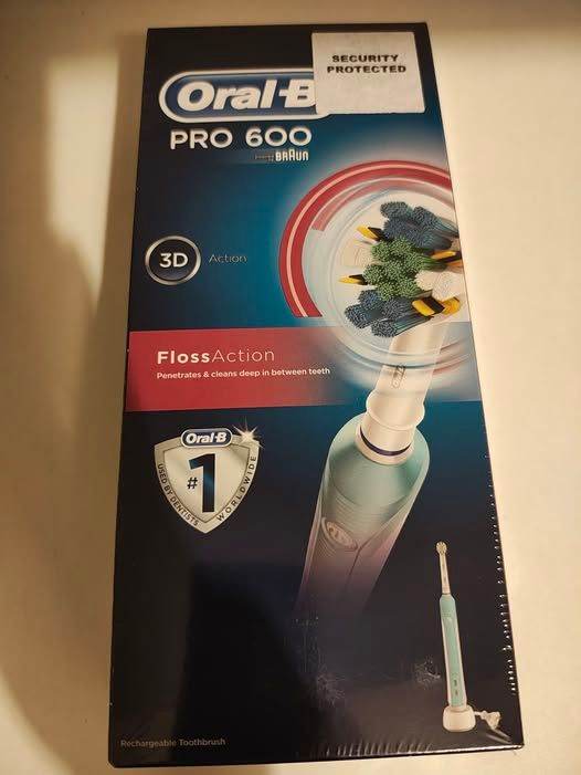 Oral B Pro 600 CrossAction Electric Toothbrush - Powered by Braun