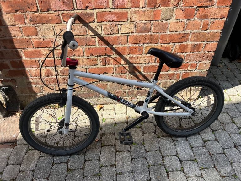 Mongoose Legion L60 BMX Bike – White, Good Condition