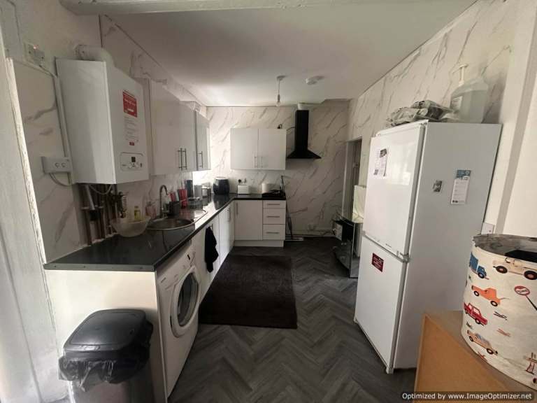 two bedroom terraced house. gas central heated, double glazed. unfurnished.