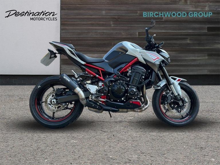 2022 Kawasaki ZR 900 FNSBN white 6 Speed Manual