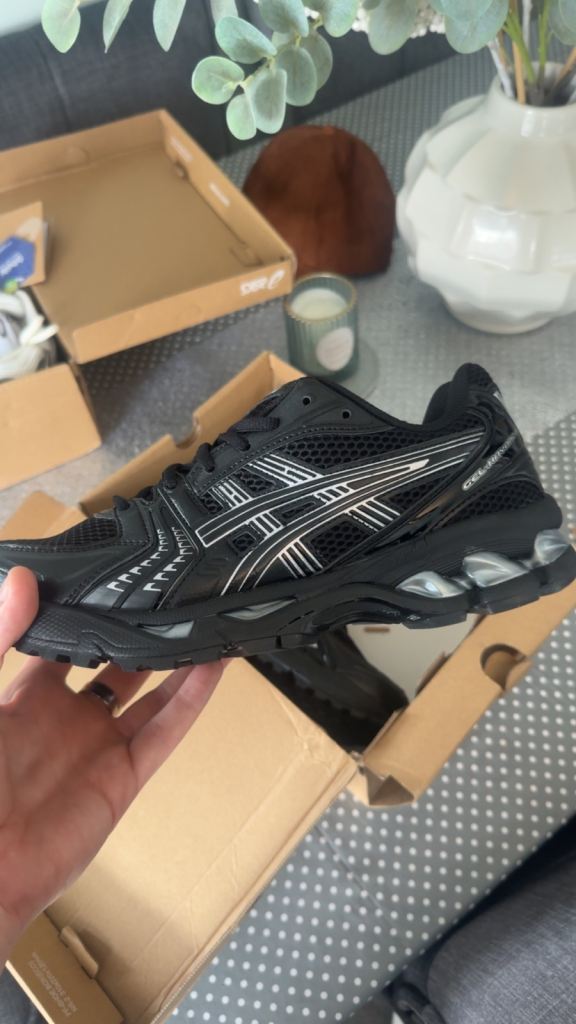 ASICS Gel kayano black n Grey 