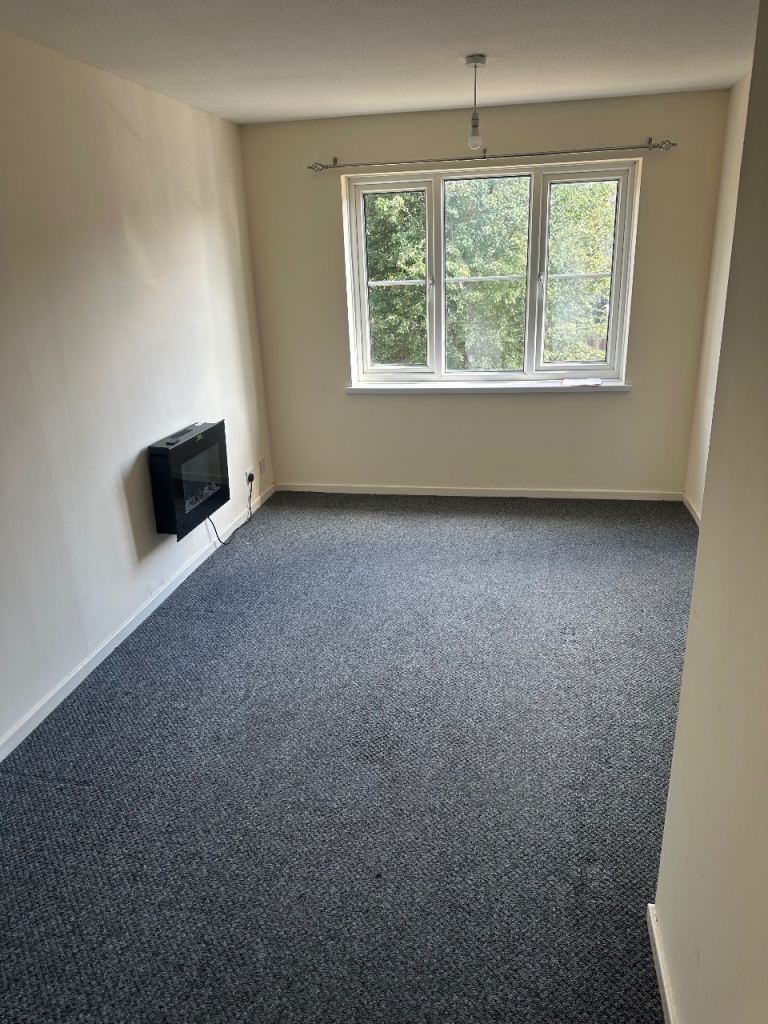 One-bedroom first floor flat