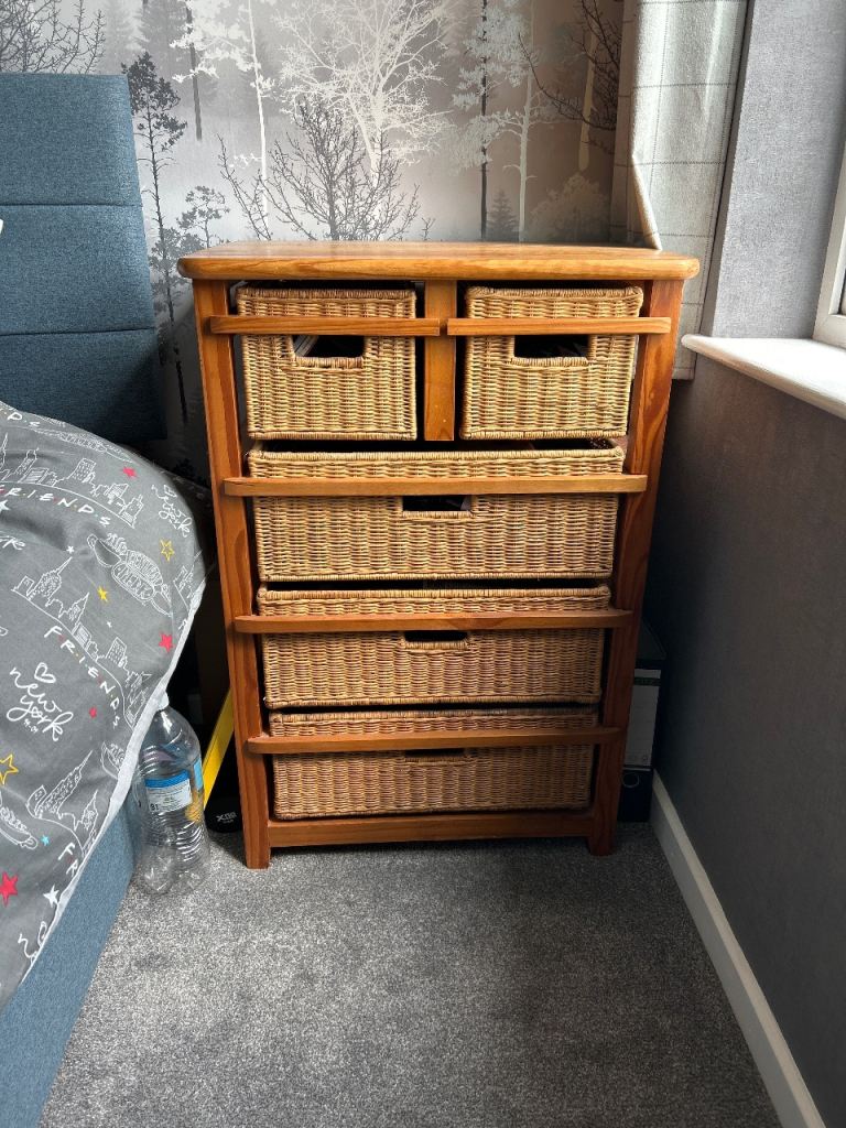 Chest of drawers
