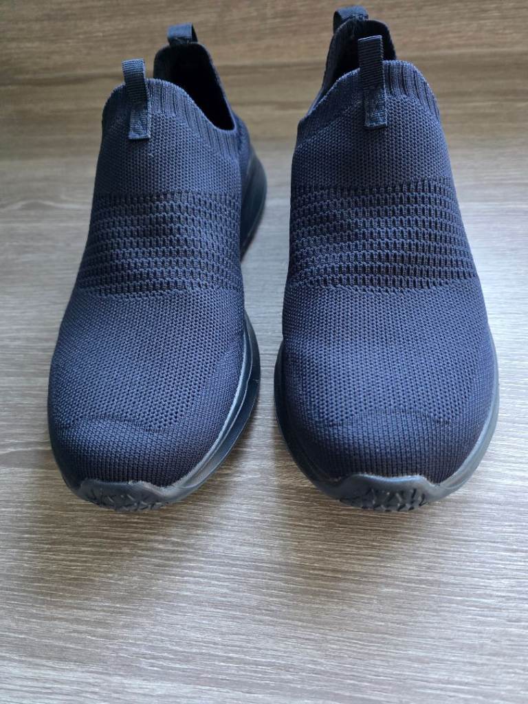 MENS BLUE SLIP ON TRAINERS SIZE 9 COST £15   £10 NO OFFERS   WESTCLIFF ON-SEA 