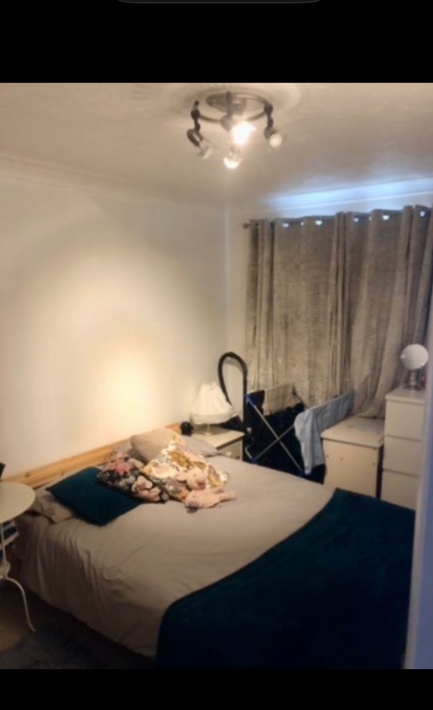 BEAUTIFUL AND BRIGHT DOUBLE ROOM WITH BIG WARDROBE.