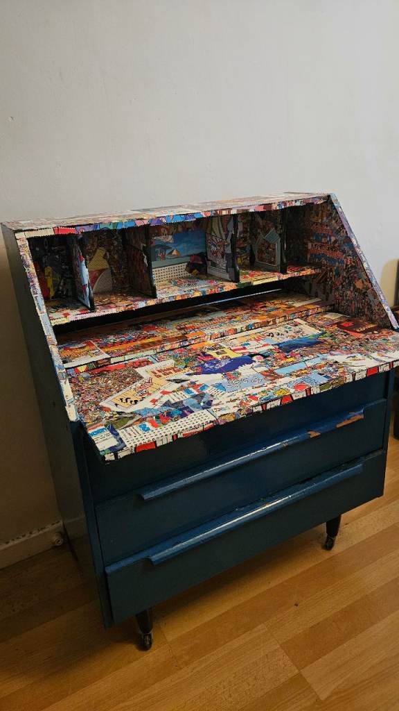Bureau  "Where's Wally"