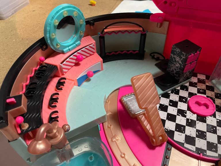 Huge Bundle of LOL Dolls Toys