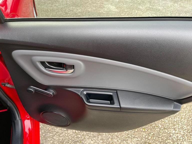 TOYOTA YARIS 1.33 Dual VVT-i Sport Euro 5 5dr Euro 5 2015