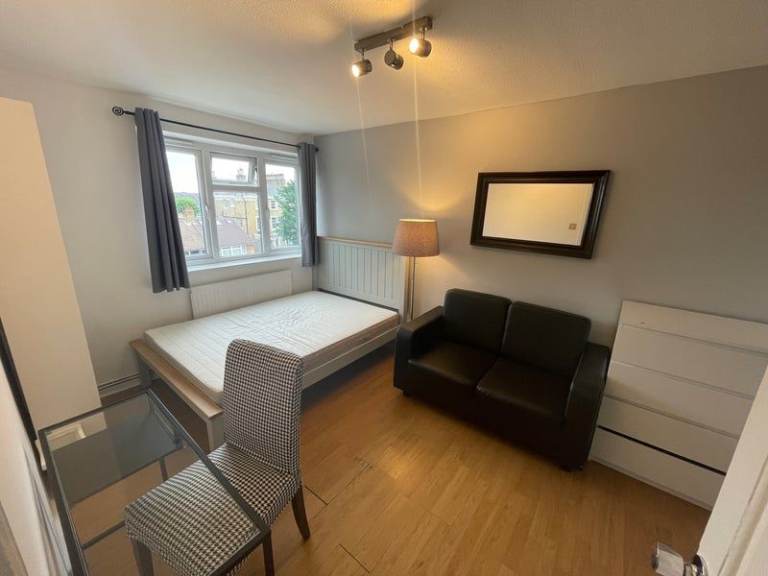 Double Room in Great Location,Hackney Central Station.