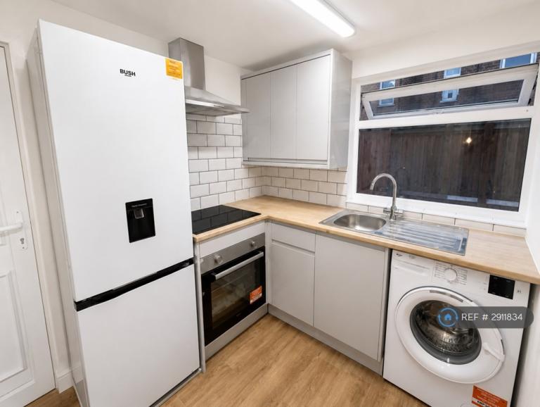 Studio flat in Hertford Road, Enfield, EN3 (#2911834)