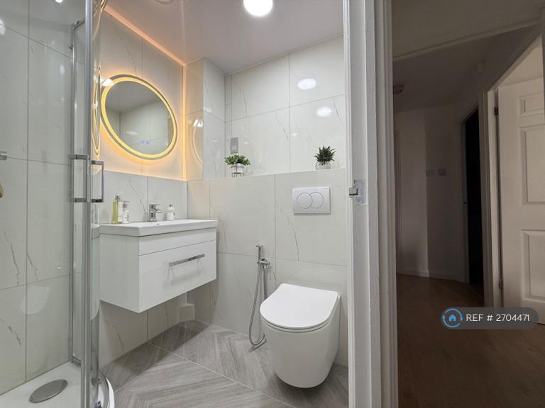 1 bedroom in Felixstowe Court, London, E16 (#2704471)