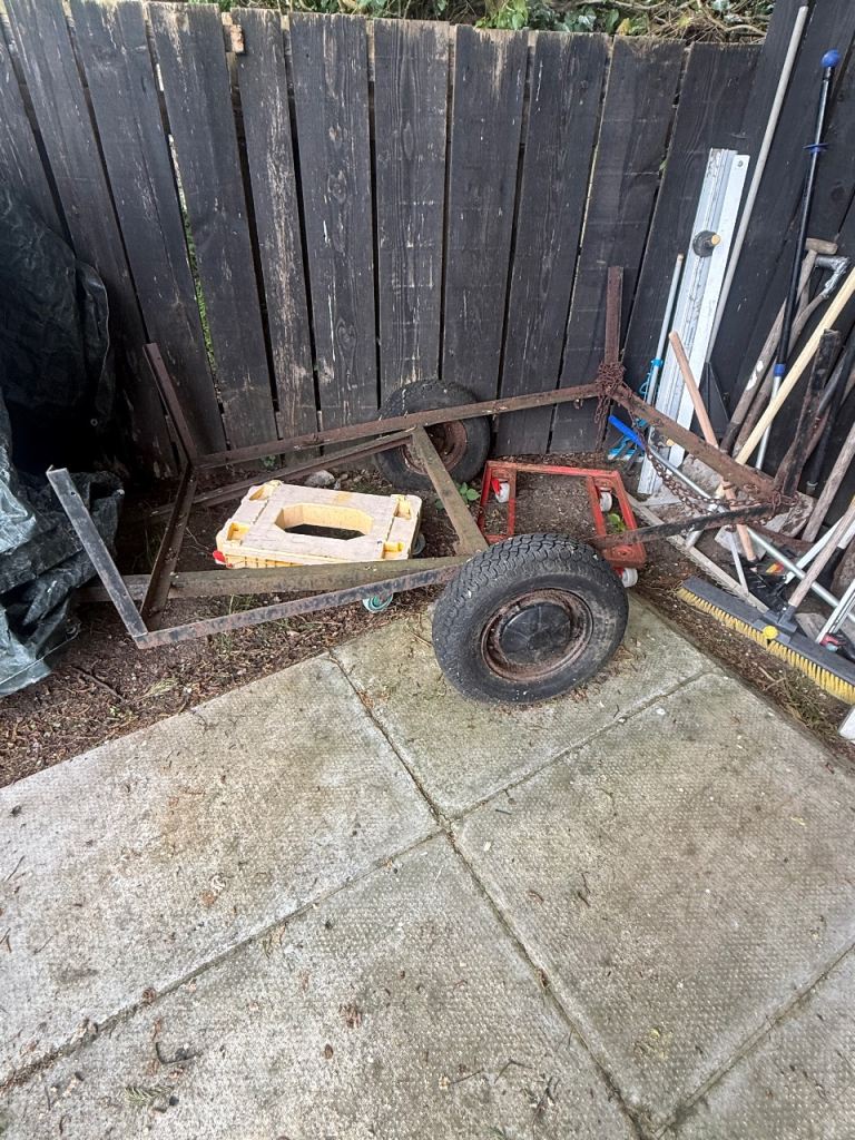 Free old trailer chassis – spares or repair