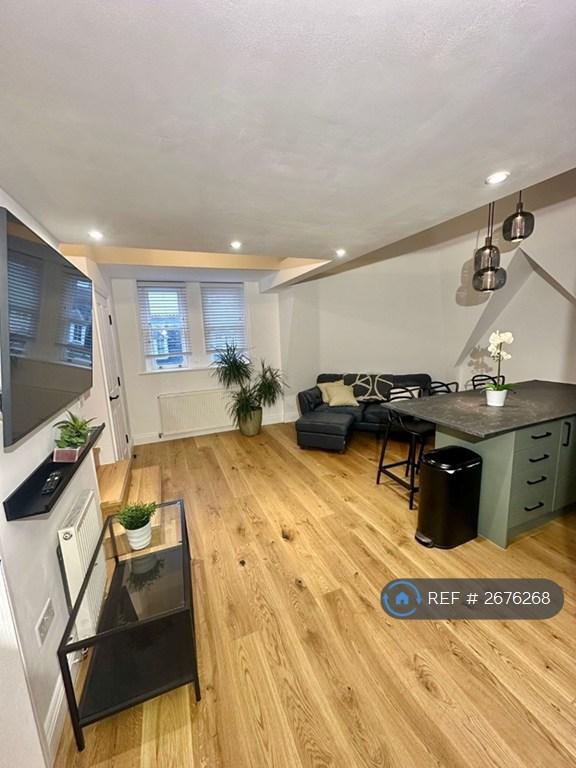 2 bedroom flat in Manstone House, Folkestone, CT20 (2 bed) (#2676268)