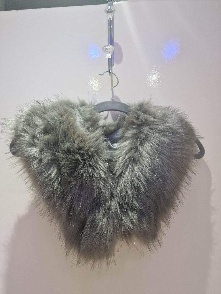 Women's Faux Fur Stole - New 