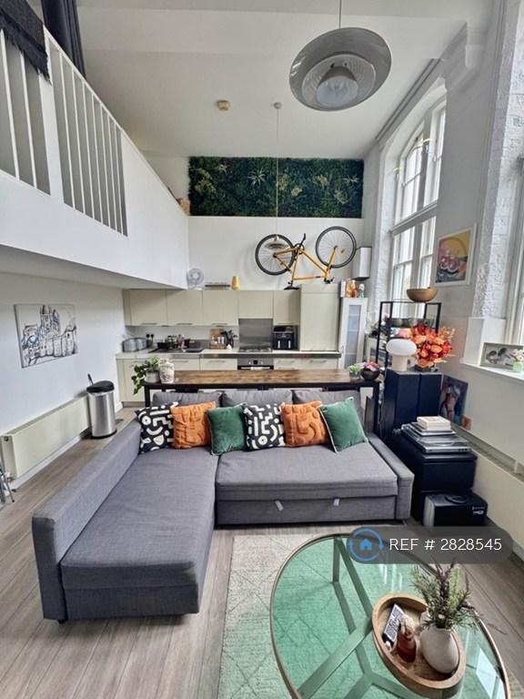 1 bedroom flat in Schoolhouse Yard, London, SE18 (1 bed) (#2828545)