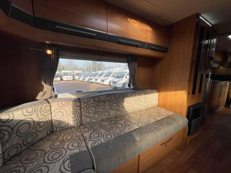 Auto-trail Arapaho 4 Berth 4 Belt End Lounge Motorhome automatic