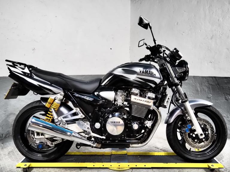 2002 Yamaha XJR 1300 Ohlins ,15k original muscle bike ,see video