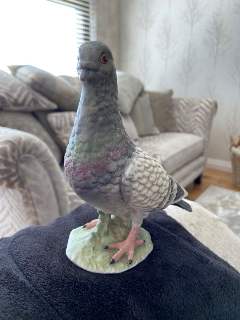 GEOBEL Carrier Pigeon Figurine - (1970) 
