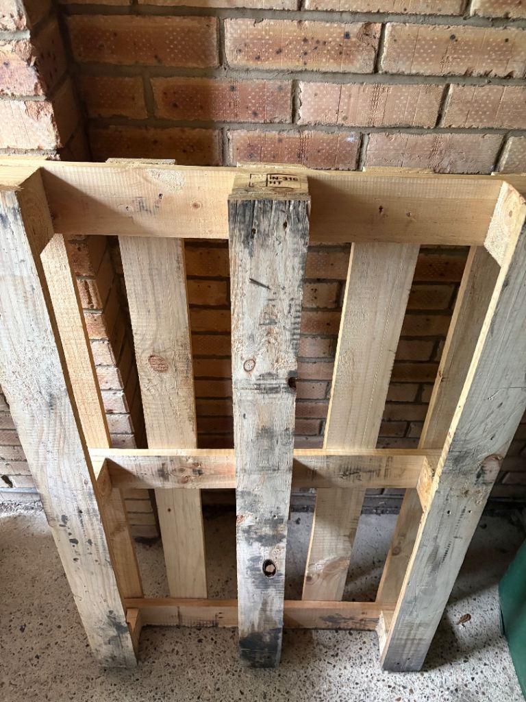 2x wooden pallet - FREE 