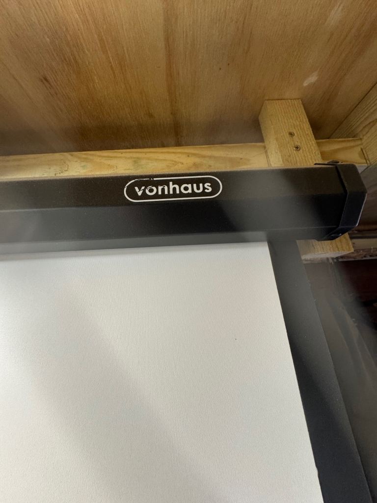 Brand new projector screen 