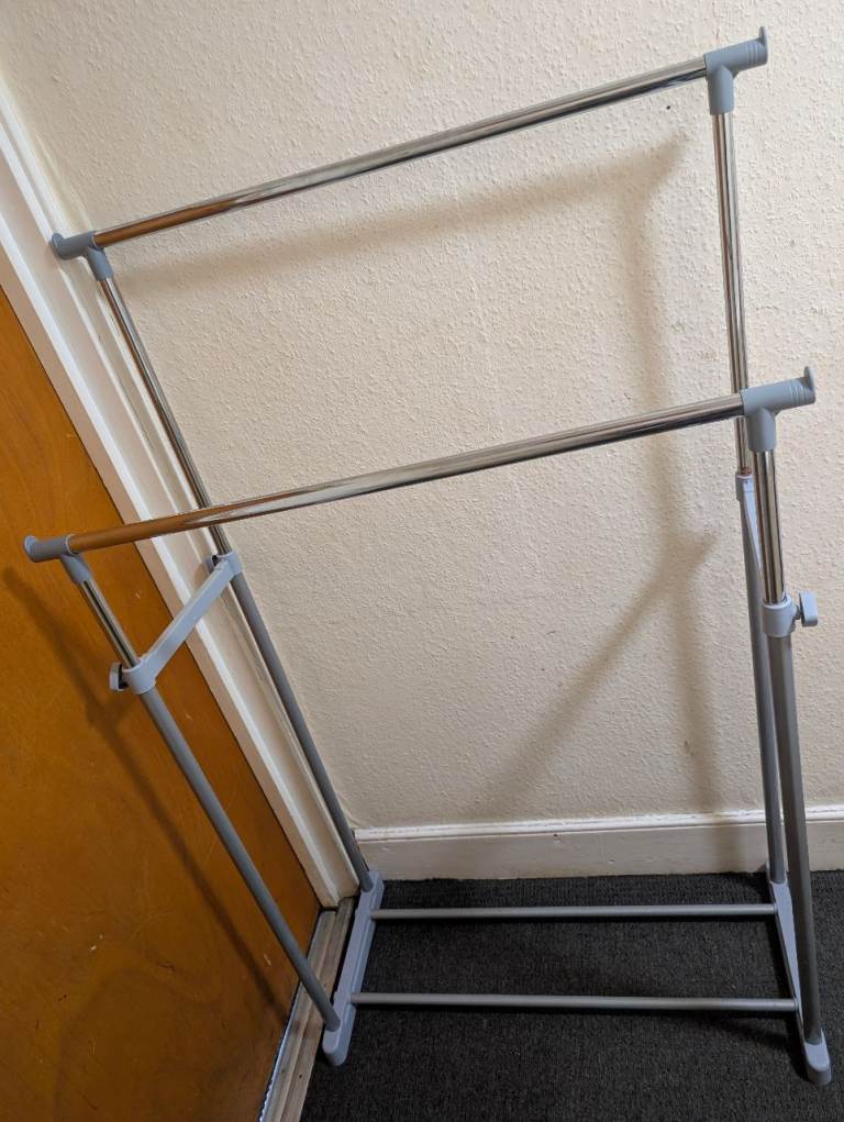 Adjustable Double clothes rail.