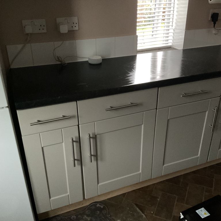 Shaker kitchen doors 4 months old