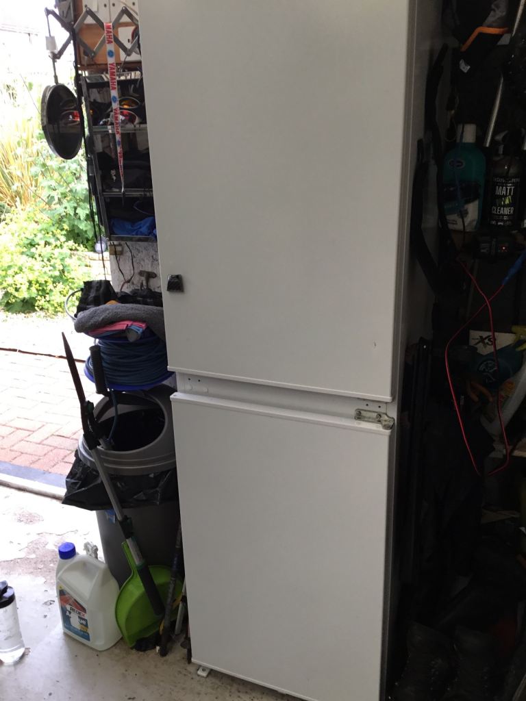 White Freestanding 50/50 Fridge Freezer – Good Working Order