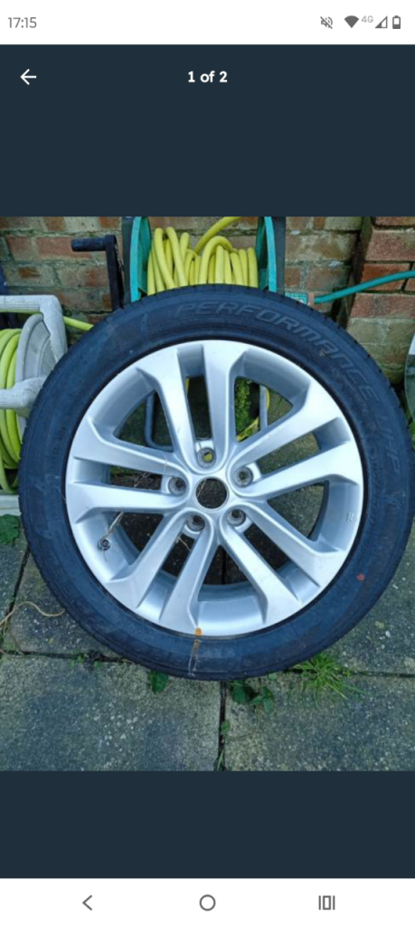 Nissan Juke alloy wheel with very good 215/55/R17 tyre