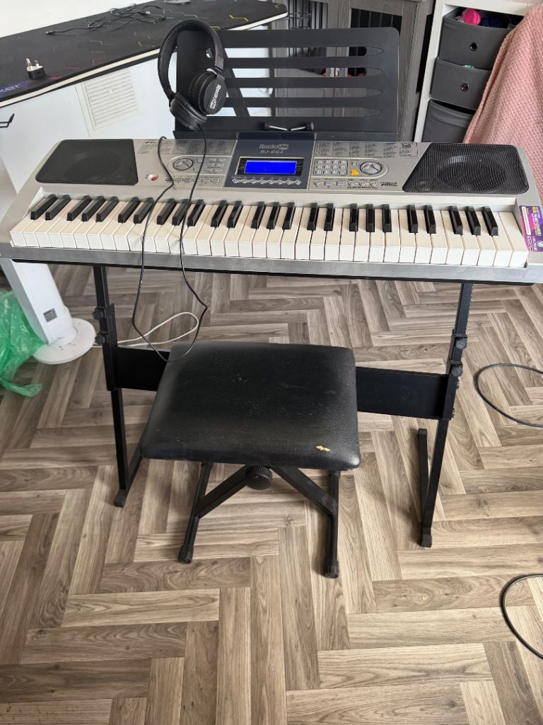 RockJam Electric Keyboard with Stand, Stool & Headphones – Good Condition