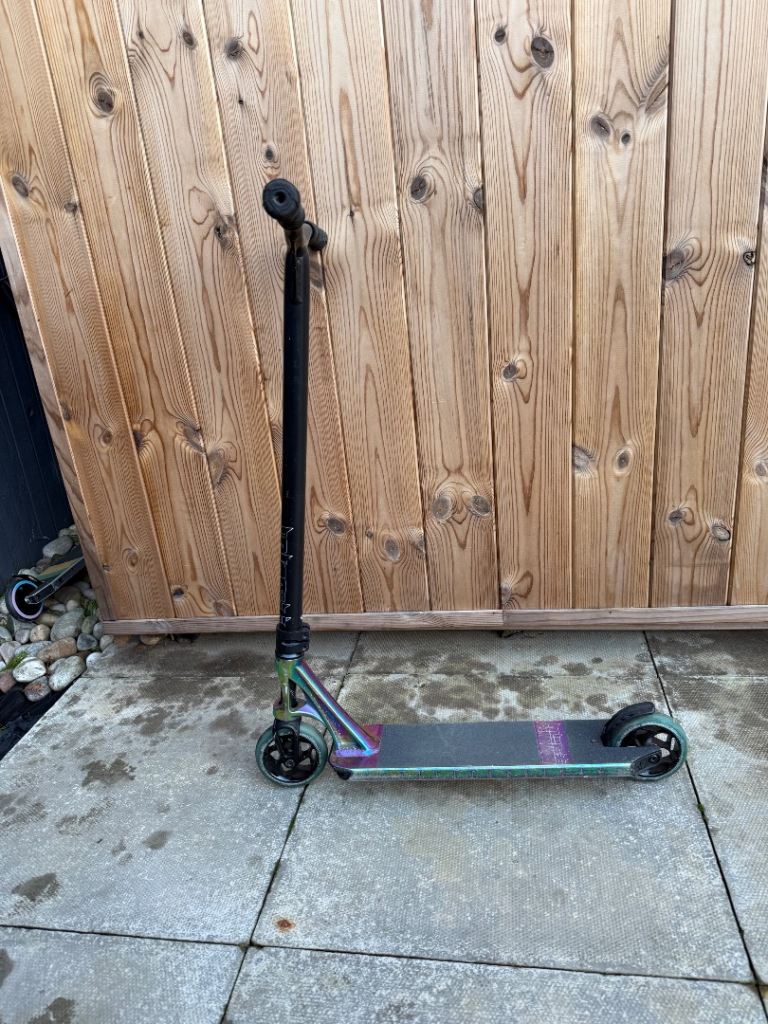 Blunt Envy Prodigy S8 Stunt Scooter - Oil Slick