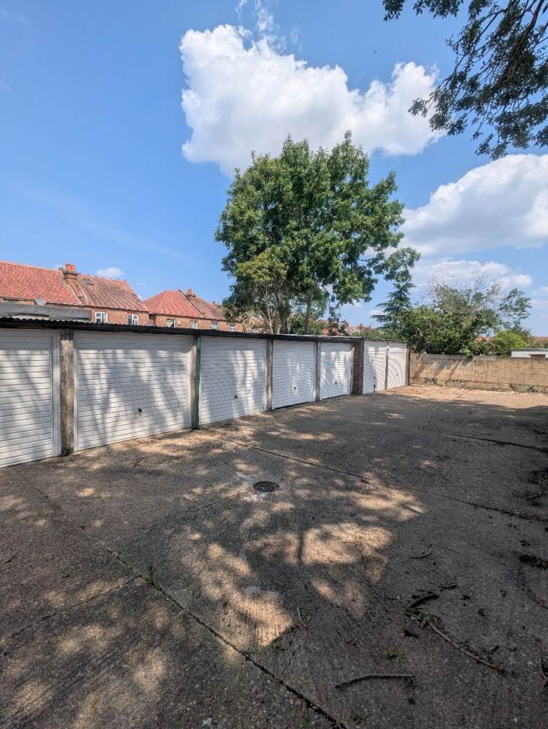 Garage/Parking/Storage to rent: Braemar Avenue (r/o Shops 22-26), Wembley, London, HA0 4QN