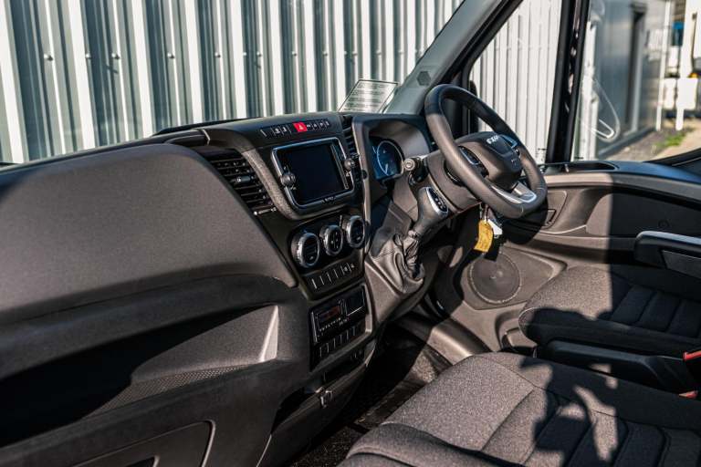 2025 IVECO DAILY 7.2T 180BHP MANUAL RECOVERY TRUCK TILT AND SLIDE FULLY LOADED!