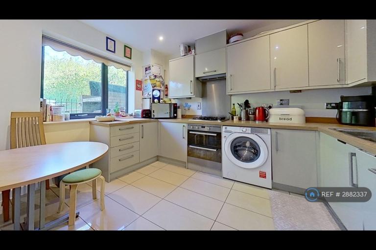 4 bedroom house in Bluebell Walk, Tunbridge Wells, TN2 (4 bed) (#2882337)