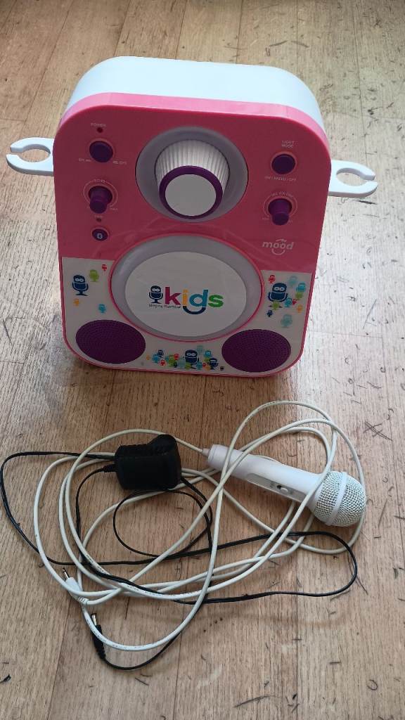 ( like new ) Kids Singing Machine Karaoke with Microphone – Good Condition