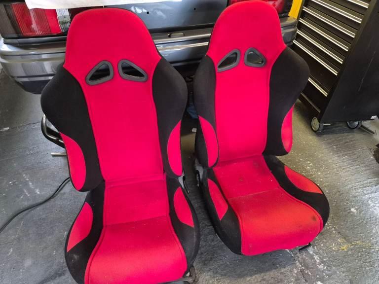 Bucket style recliner seats
