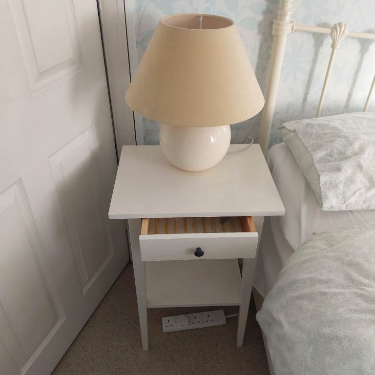 Bedside table 