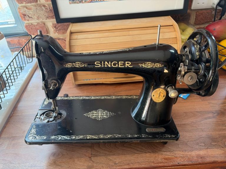 Vintage Singer Sewing Machine 
