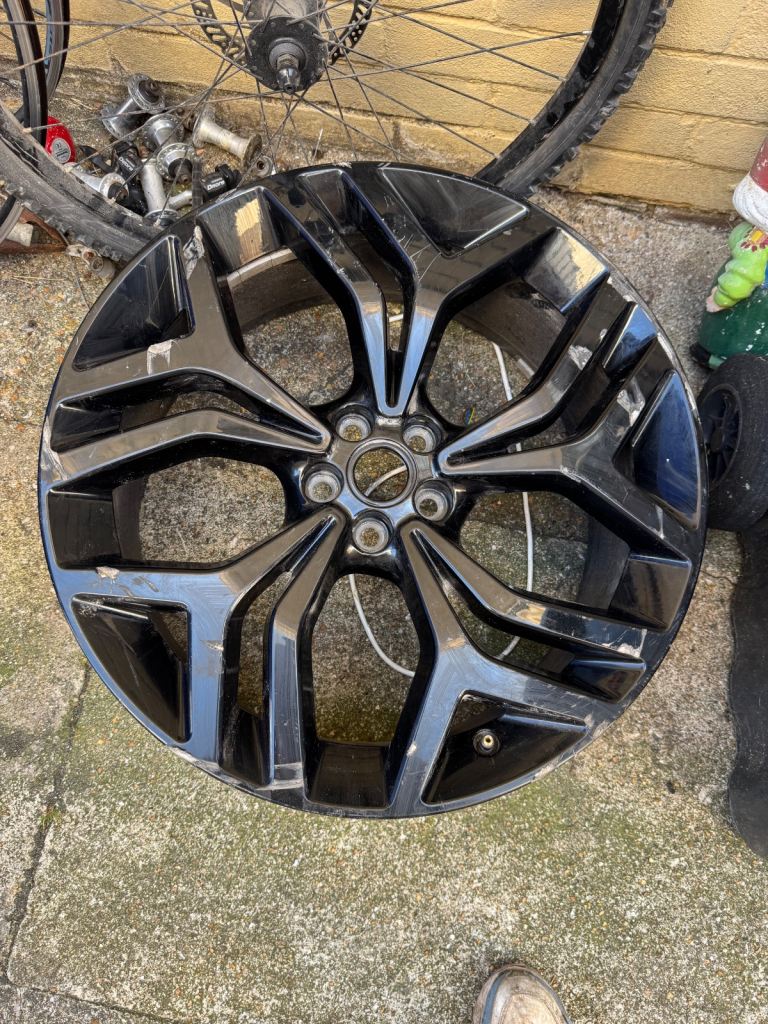 Range Rover alloy wheel x1 Kept as spare 
