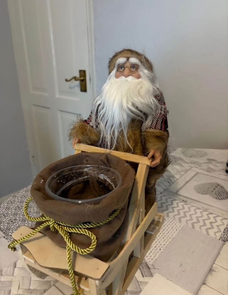 Santa figures 