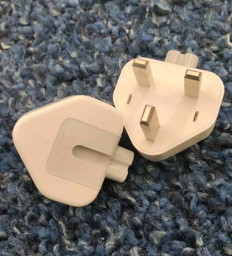 2* Apple UK 3pin Main duckhead Adaptor Plug A1556