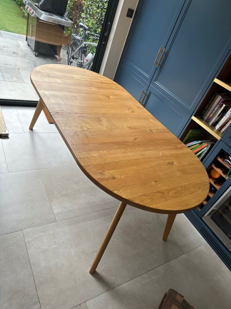 4-10 seat extendable oak dining table 