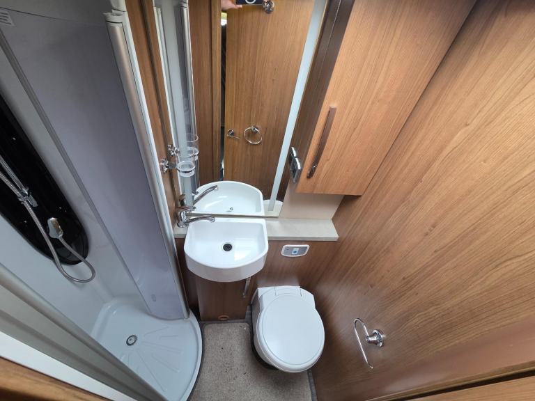 Auto-Trail Apache 634 luxury 2 berth DIESEL MANUAL 2018/18